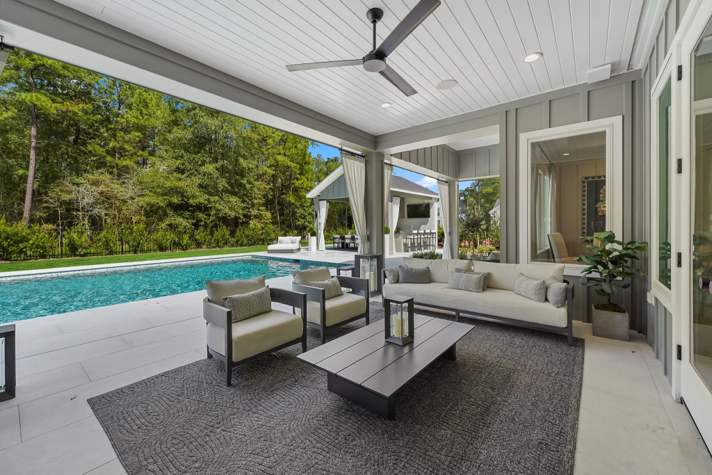 Pine Island custom homes in Montgomery Texas